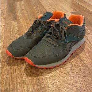 Men’s Reebok classic size 10